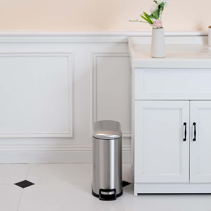 Amazon Basics D-Shaped Small Trash Can with Soft-Close Step Pedal, Removable Inner Bucket, Carrying Handle, Smudge Resistant, 10 l / 2.6 gallon, Silver