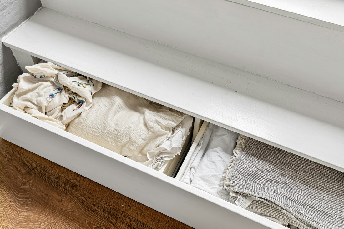 [ORGMENT] The "Cardboard Corner-Notch Stack": How to keep loose bed sheets and duvet covers from collapsing inside linen closets