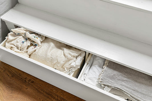 [ORGMENT] The "Cardboard Corner-Notch Stack": How to keep loose bed sheets and duvet covers from collapsing inside linen closets