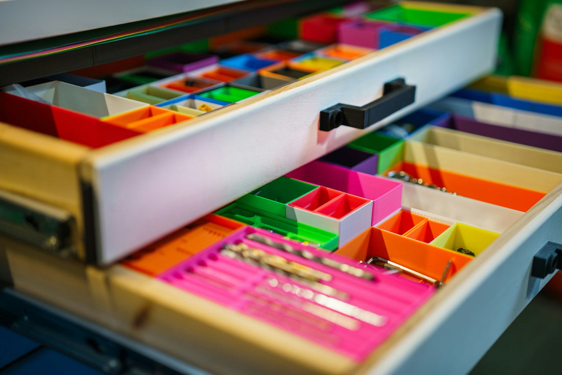 [ORGMENT] The "Cardboard Box Lid Drawer Organizer": How to stop shallow desk drawers from turning into a chaotic junk drawer