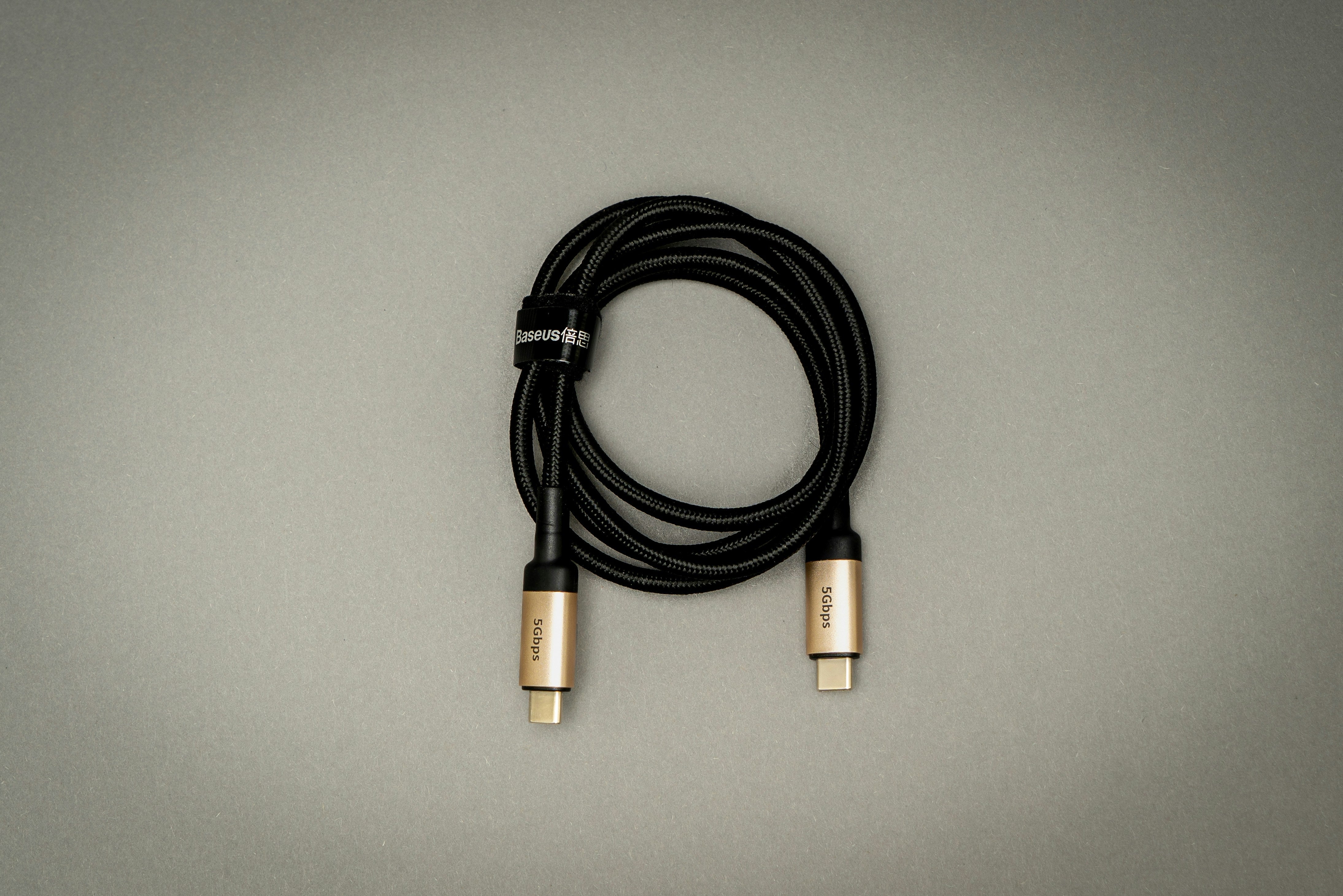 [ORGMENT] The "One-Touch" Cable Rule: Taming the mess behind your desk