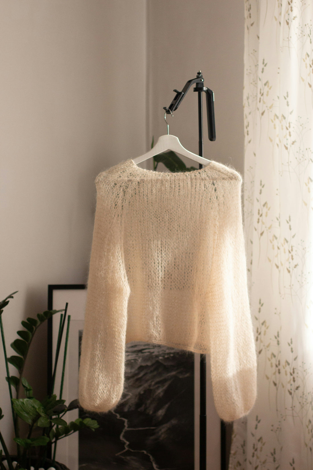 [ORGMENT] The "Microfiber Towel Hanger Grip": How to stop wide-neck sweaters from slipping off smooth plastic clothes hangers