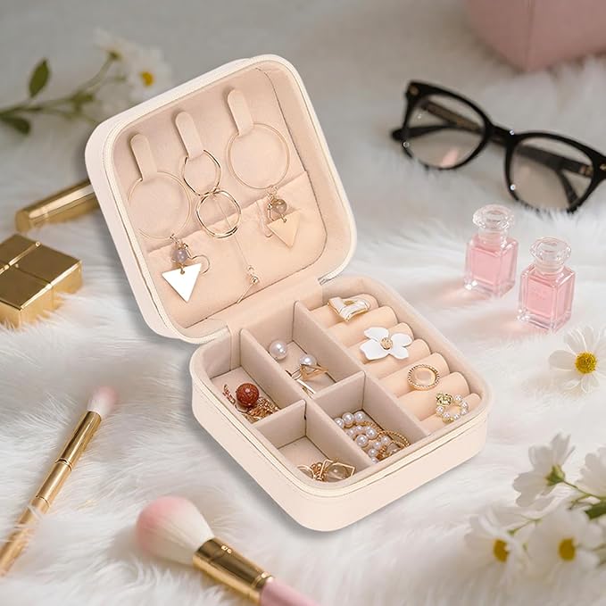 LONGXIN Cute Cartoon Gifts, Initial Travel Jewelry Case Small Jewelry Box Organizer, Personalized Gifts for Women Teen Girls, Birthday Christmas Gifts for Cartoon Lovers, Letter U