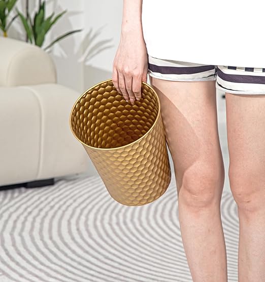 Venalys Small Metal Trash Can Wastebasket, Decorative Honeycomb Garbage Can Waste Basket, Modern Farmhouse Round Trash Bin for Bathroom, Bedroom, Kitchen and Office (Gold)
