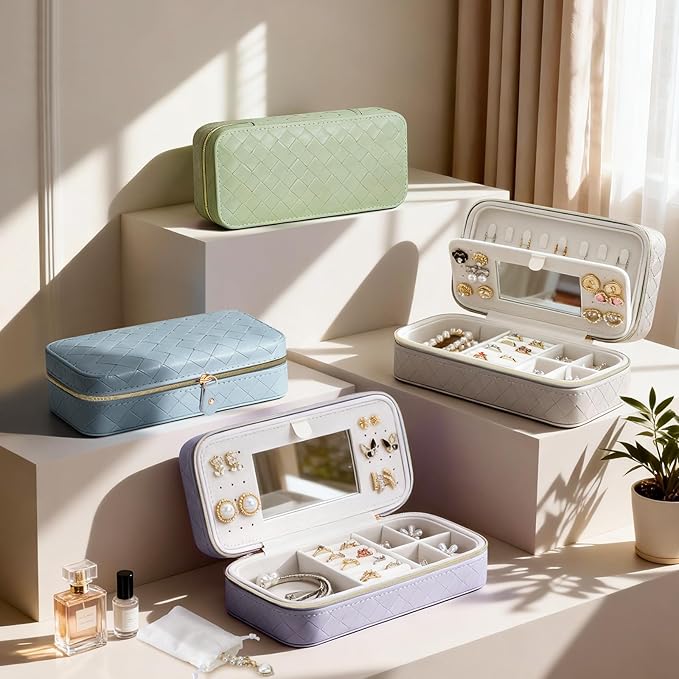 DesignSter Travel Jewelry Case, Woven Embossed PU Leather Jewelry Organizer with Mirror, Small Portable Jewelry Box for Women Rings Necklaces Bracelets Earrings