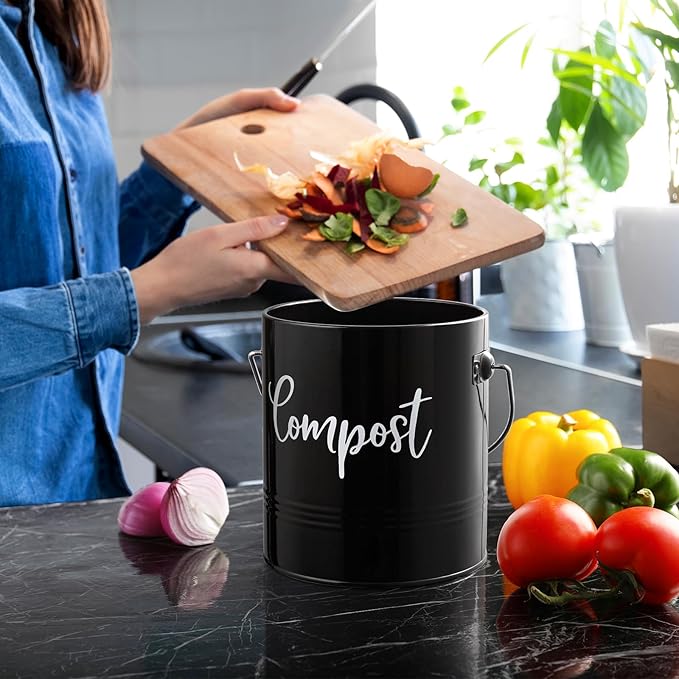DAYYET Compost Bin Kitchen, 1.3 Gallon Farmhouse Kitchen Compost Bin Countertop, Indoor Countertop Compost Bucket with Lid and Charcoal Filters, Black