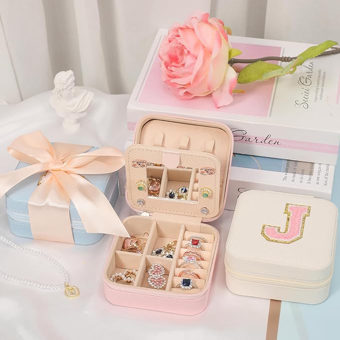 CHMI Travel Jewelry Case, White Travel Jewelry Box, Travel Jewelry Organizer, Travel Gifts for Women Girls, Jewelry Organizer Box, Birthday Gifts for Women, Christmas Gifts for Teens Girls - Initial Q