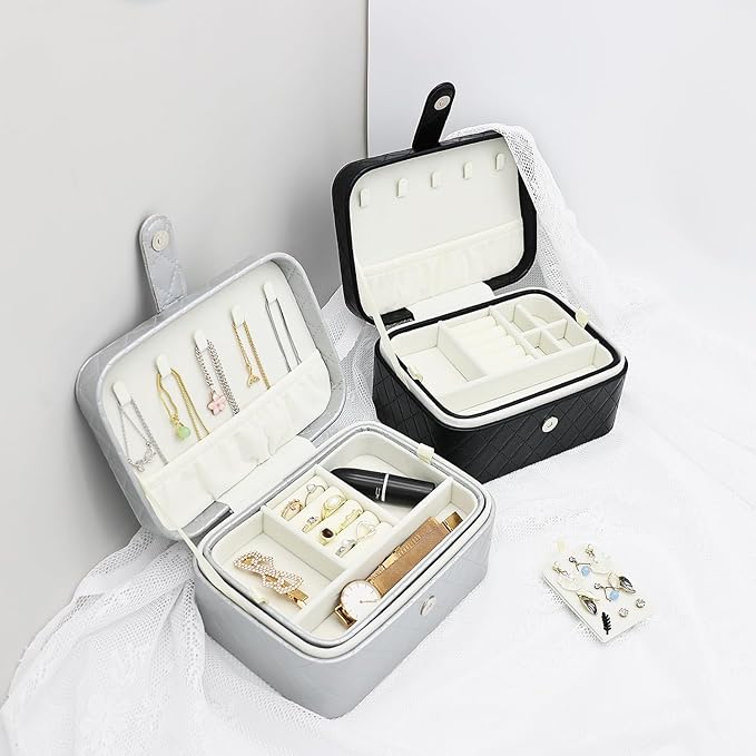 Jewelry Travel Case, 2-Layer Jewelry Box Organizer Medium Jewelry Travel Box, Portable Faux Leather Jewellery Storage Boxes with Argyle for Women, Daily Jewellery Case Home Use (Silver gray)
