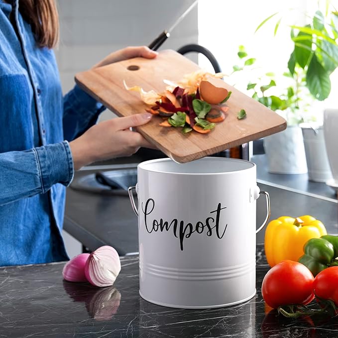 DAYYET Compost Bin Kitchen, 1.3 Gallon Farmhouse Kitchen Compost Bin Countertop, Indoor Countertop Compost Bucket with Lid and Charcoal Filters, White