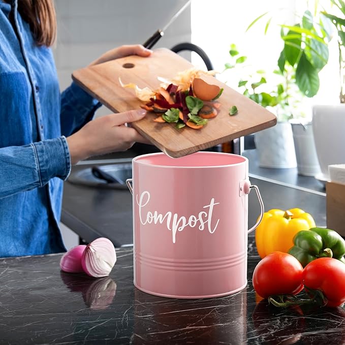 DAYYET Compost Bin Kitchen, 1.3 Gallon Farmhouse Kitchen Compost Bin Countertop, Indoor Countertop Compost Bucket with Lid and Charcoal Filters, Pink