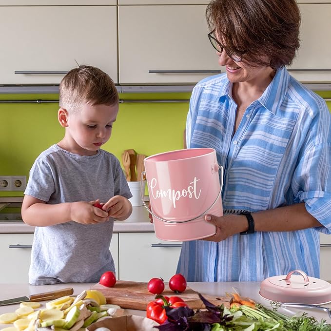 DAYYET Compost Bin Kitchen, 1.3 Gallon Farmhouse Kitchen Compost Bin Countertop, Indoor Countertop Compost Bucket with Lid and Charcoal Filters, Pink