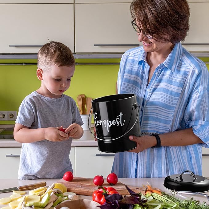 DAYYET Compost Bin Kitchen, 1.3 Gallon Farmhouse Kitchen Compost Bin Countertop, Indoor Countertop Compost Bucket with Lid and Charcoal Filters, Black