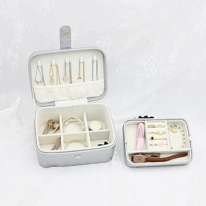 Jewelry Travel Case, 2-Layer Jewelry Box Organizer Medium Jewelry Travel Box, Portable Faux Leather Jewellery Storage Boxes with Argyle for Women, Daily Jewellery Case Home Use (Silver gray)