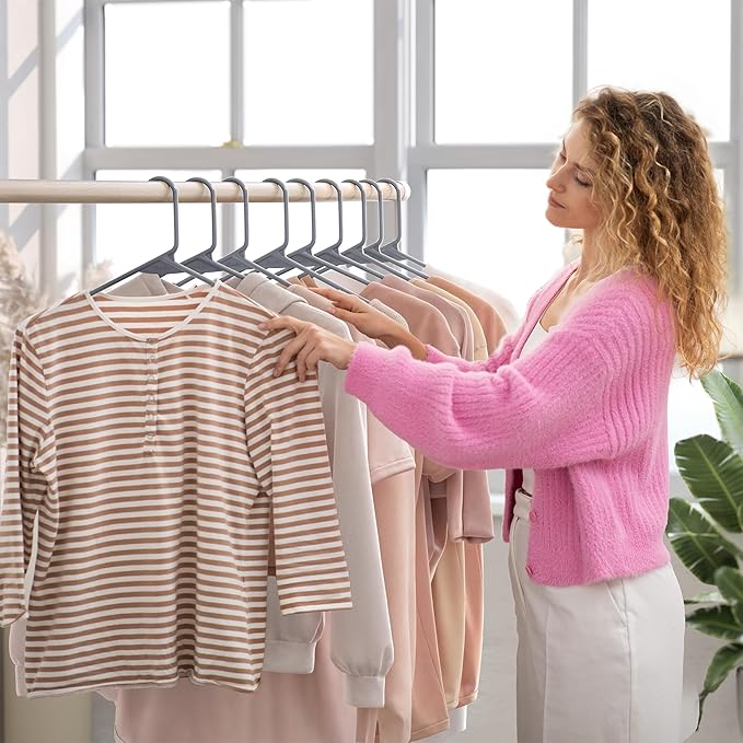 Plastic Hangers 20 Pack Grey - Clothes Hangers - Makes The Perfect Coat Hanger and General Space Saving Hangers for Closet and New Apartment Essentials - Percheros Ganchos para Colgar Ropa Hangars